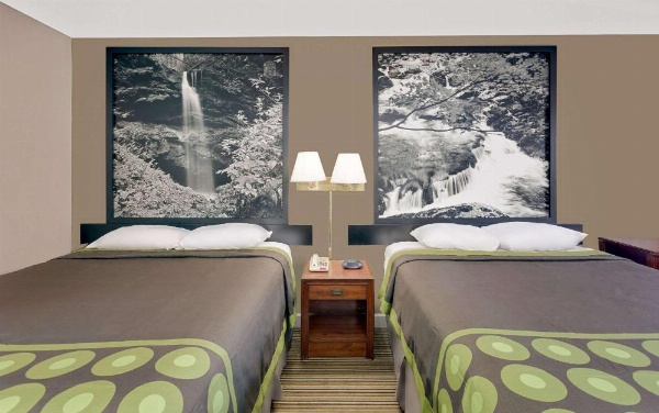 Super 8 by Wyndham Athens image 11